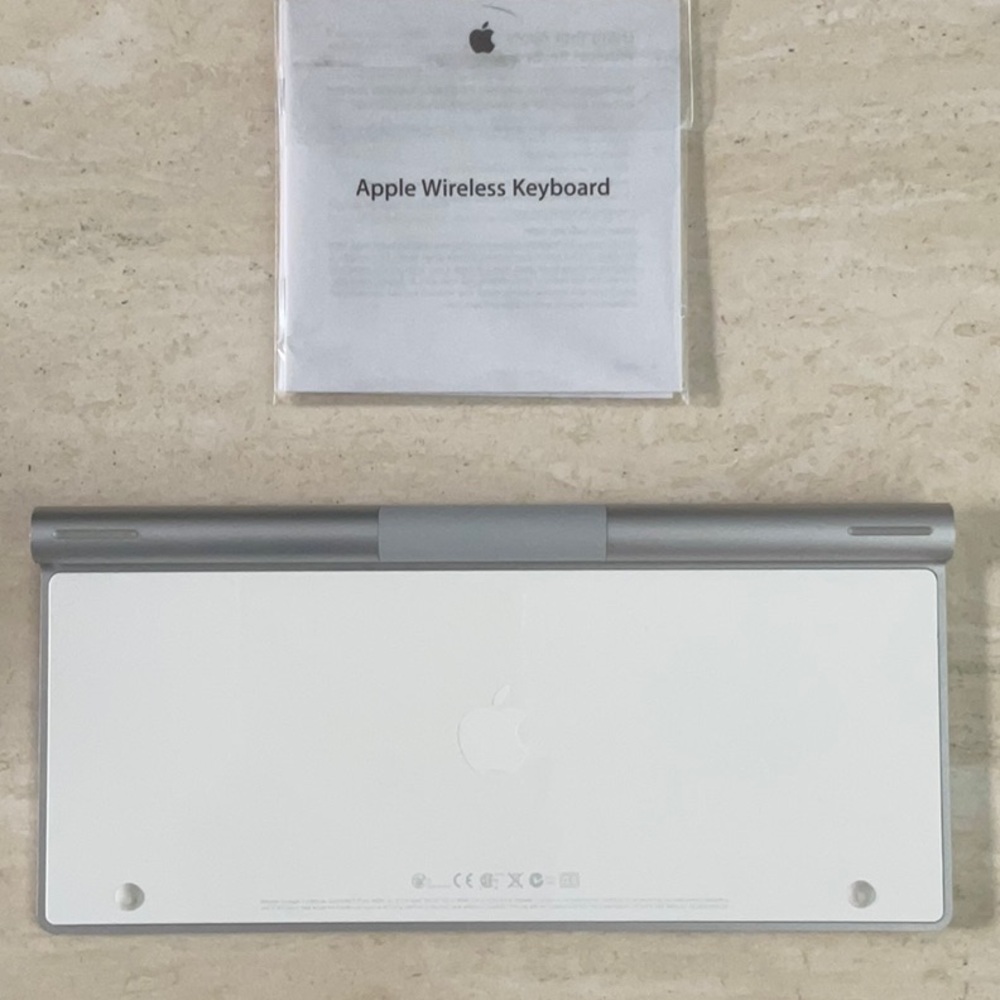 Apple Keyboard Wireless Model A1314 Genuine OEM Authentic - Picture 3 of 11
